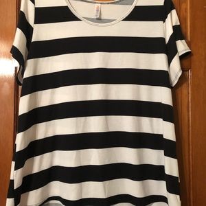 LULAROE SIZE 3XL CLASSIC T IN EUC